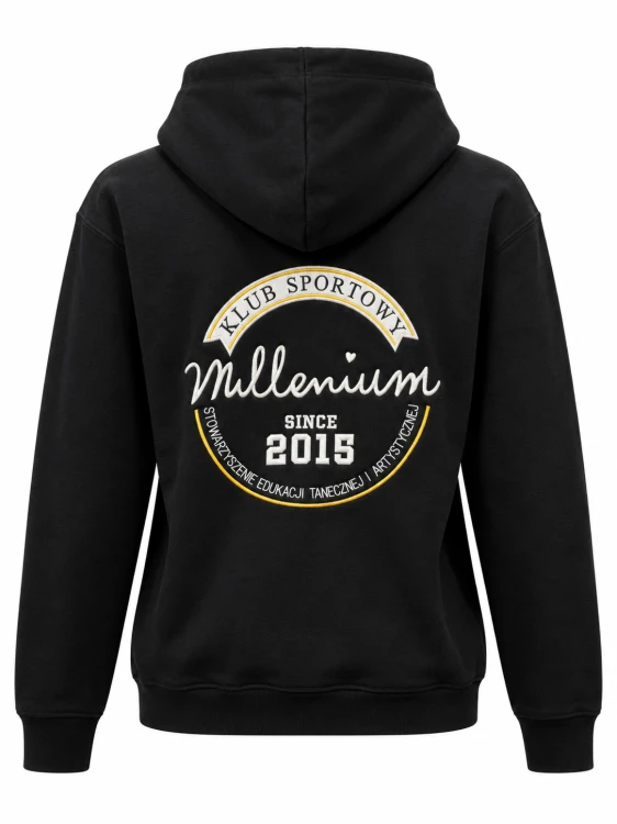 Czarna bluza z kapturem i emblematem.png